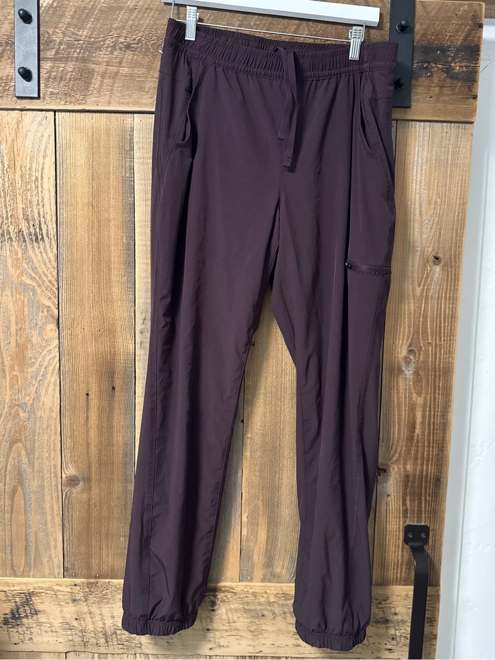 Womenโs Eddie Bauer Fleece Lined Joggers